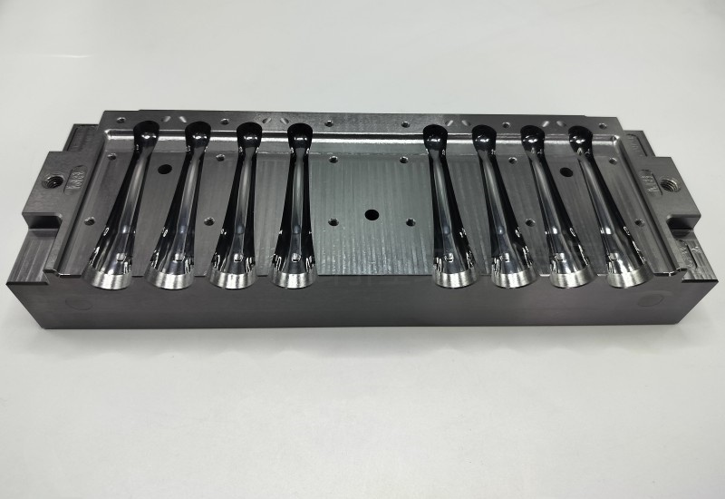 壓鑄模具鍍DLC塗層後（hòu），改善其加工壽命以及減少（shǎo）模具維修成本